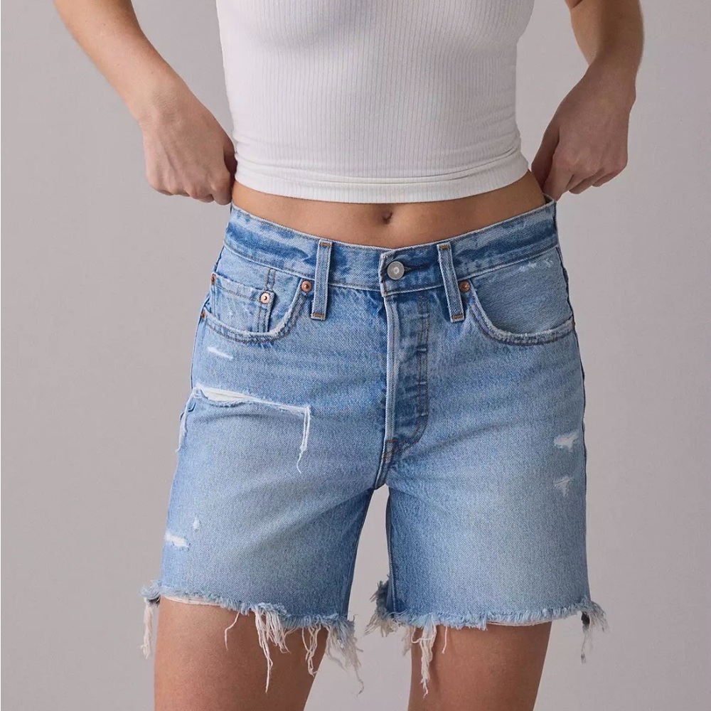 Levi’s 501 premium denim mid thigh shorts size 32 factory hem & mild distressing